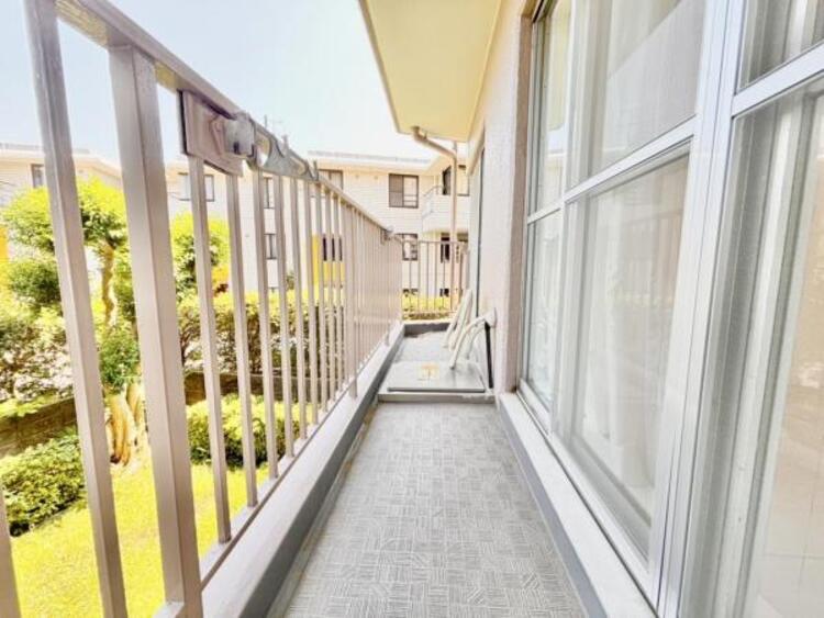 バルコニー 伸びやかな眺望が広がるバルコニー。爽やかな風を感じて、心躍る素敵な暮らしがはじまります！ 