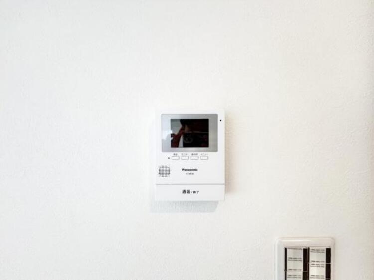 その他 誰が来ても分かるようにテレビモニター付きインターフォンを設置。防犯上でも役立ちます。 