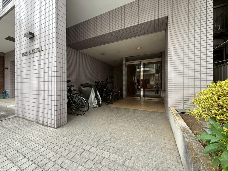 その他 上質感漂う玄関アプローチです。