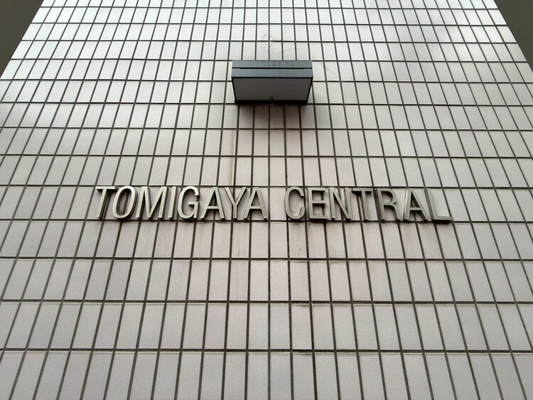 その他 スタイリッシュなエンブレム。お洒落なマンションは入り口から。