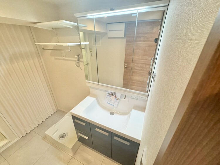 その他 清潔感を感じられる洗面化粧台。