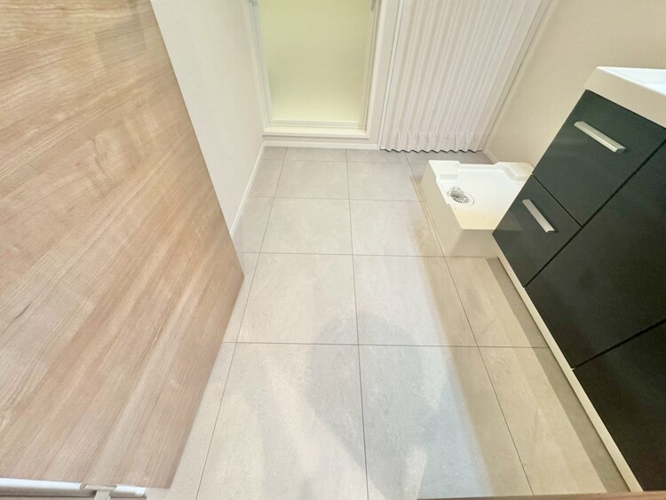 その他 十分な広さの脱衣所。