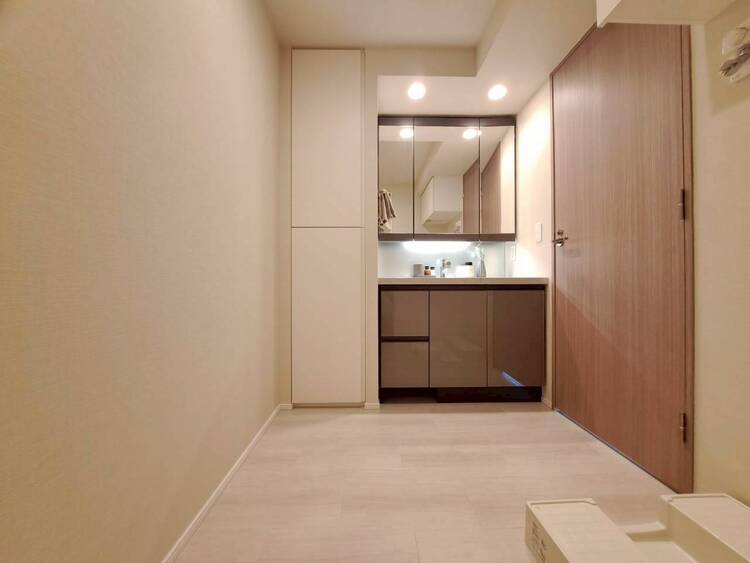 その他 十分な広さの脱衣所。