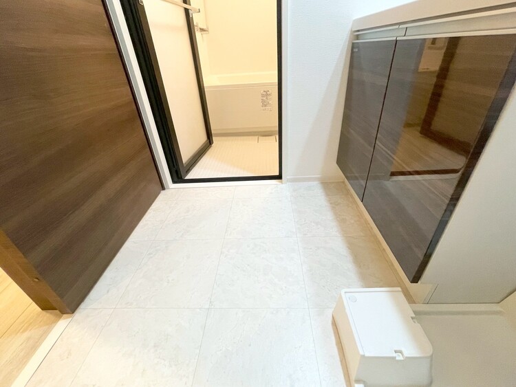 その他 十分な広さの脱衣所。