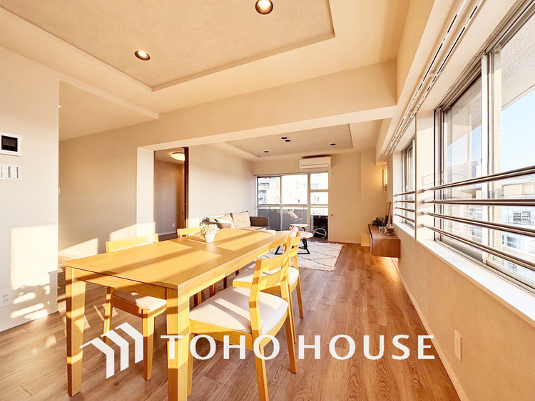 内装 広がりのある住空間、家族が集まるリビング・ダイニング