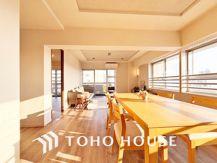 内装 家族みんなが爽やかに過ごせるように、光をたっぷり取り込んだLDK