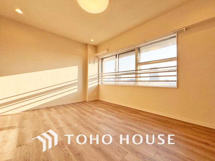 内装 採光もある洋室は、くつろぎのひと時を過ごすのにぴったり