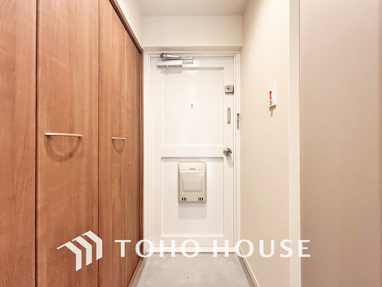 玄関 落ち着いた雰囲気の玄関、家族の帰りを暖かく迎えてくれます