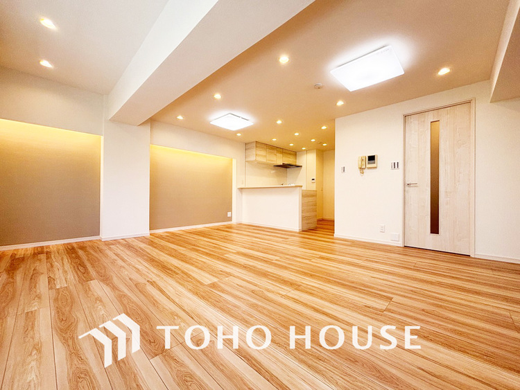 内装 約20帖のゆったりLDKは家族団欒の空間、会話もはずむ明るいリビング