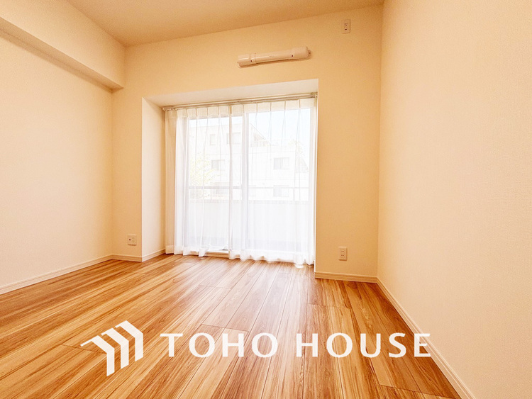 内装 採光もある洋室は、くつろぎのひと時を過ごすのにぴったり