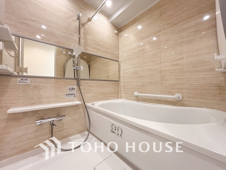 風呂 一日の疲れを癒すバスルームは、心地よいリラックスを叶える清潔感溢れる空間