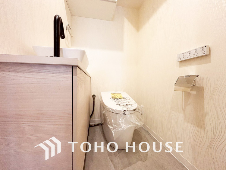 トイレ 清潔な洗浄機能付温水シャワートイレ