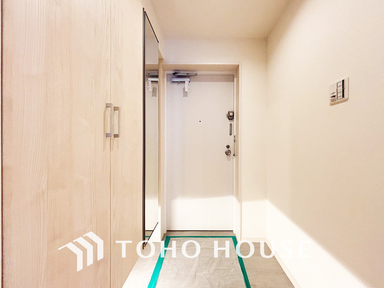 玄関 飾り過ぎないシンプルな内装の玄関