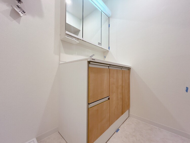 その他 清潔感を感じられる洗面化粧台。