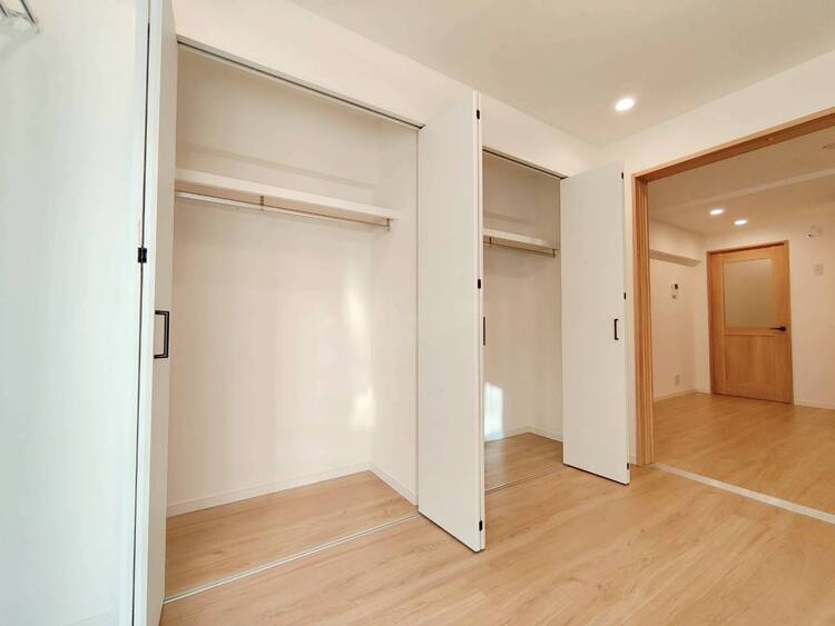 収納 家電やスーツケース、ストック品など何でも片付く嬉しい空間です。