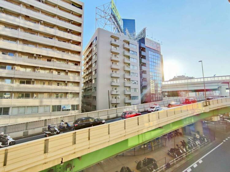 バルコニー 眺望や窓からの景色が良いと、家で過ごす時間も快適です。