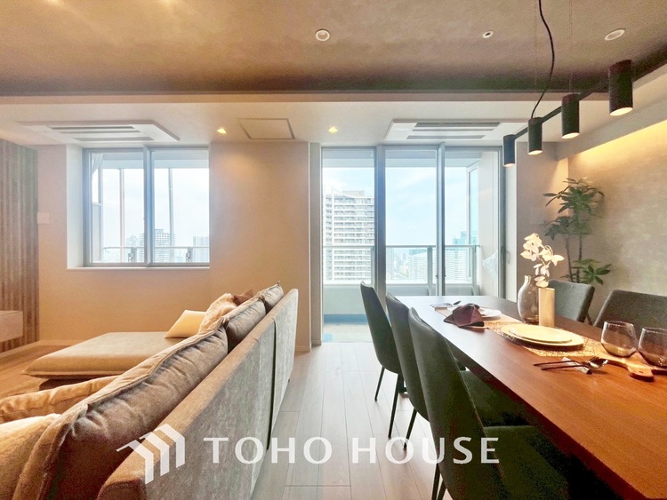 内装 【LIVING】◆陽光◆が差し込む。この開放的なLDKに家族の笑顔が集う。家族が一緒に過ごす空間は明るく、そして居心地よく。