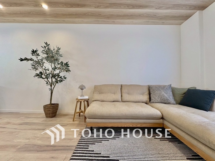 内装 【LIVING】◆眩い◆光が燦々と入り、家族の笑顔を照らす。「いつまでも続いて」と願う夢のような毎日がここにある。