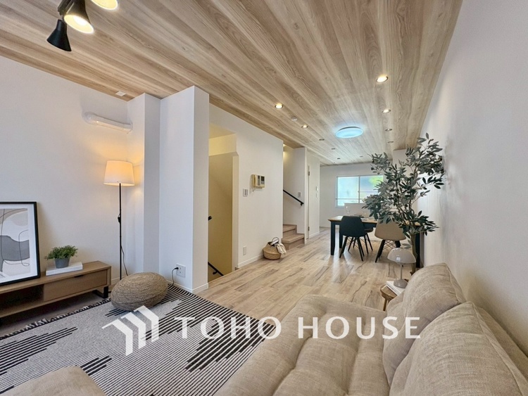 内装 【LIVING】◆陽光◆が差し込む。この開放的なLDKに家族の笑顔が集う。家族が一緒に過ごす空間は明るく、そして居心地よく。