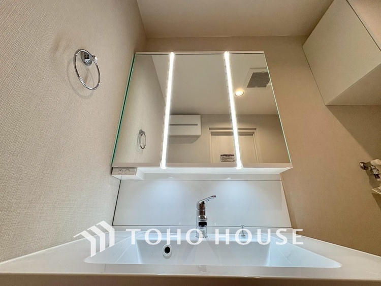 洗面 【WASHROOM】◆快適◆煌びやかな暮らしの中にも忘れたくない快適さ。大きな収納が助けてくれます。