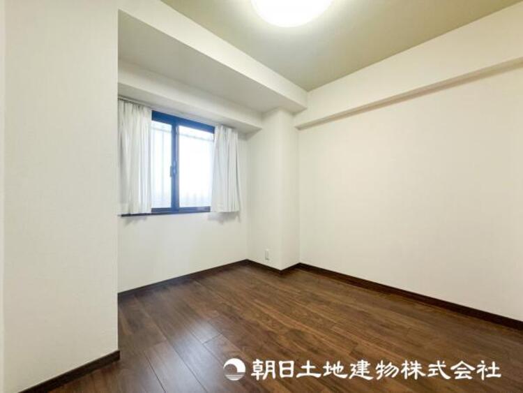 内装 【洋室】自宅で快適に過ごす条件は一人ひとり違います。個性が強すぎないシンプルな内装とシンプルなデザインで統一しております