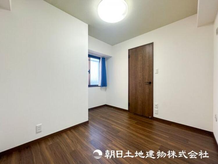 内装 【洋室】大切な家族一人ひとりの大切な個別空間。趣味・感性で個性的に飾って頂けるようシンプルに仕上げてあります。