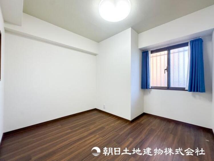 内装 【洋室】一人時間を快適にすごせるように、落ち着いて過ごせる癒しと寛ぎの空間が欲しい。そんな願いを叶えました。