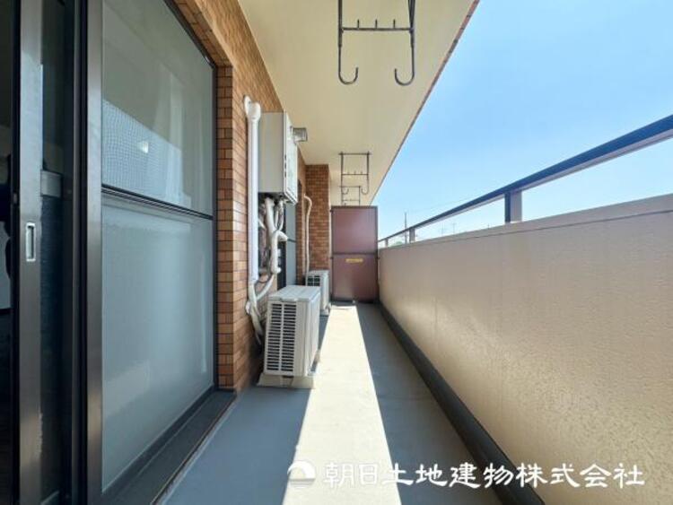 バルコニー 【バルコニー】太陽に愛された家。陽当り・通風に優れた魅力的で快適さを追求したプライベート空間です。