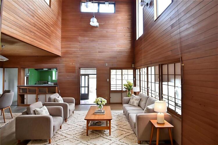 居間 ※画像処理によりステージングした画像です。家具等はイメージであり、物件価格には含まれません。