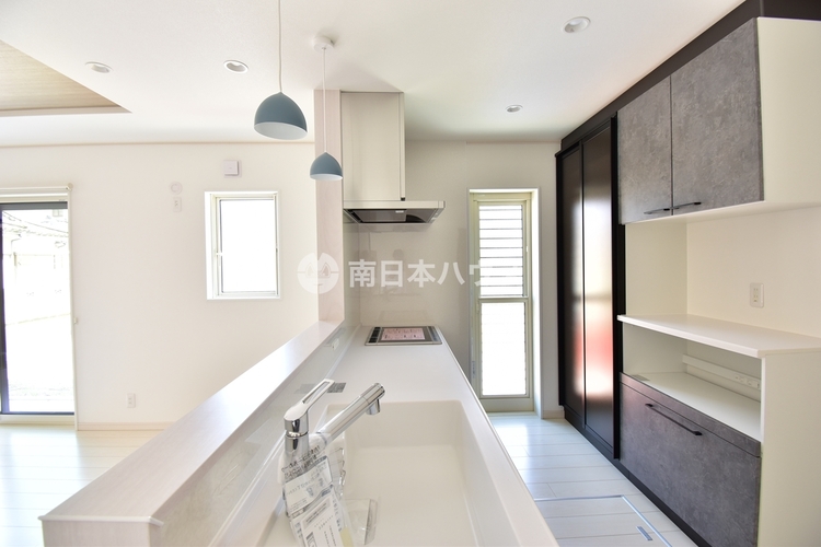 キッチン 家事も快適にこなせる機能的なシステムキッチン。IHコンロ、食洗器完備です！