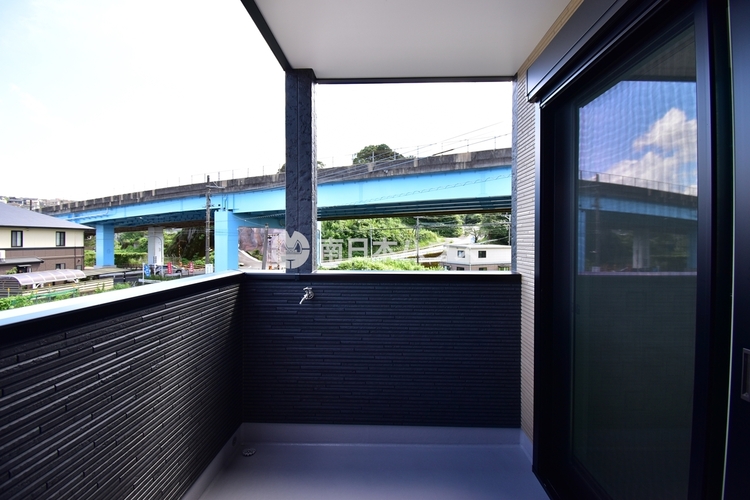 その他 たっぷりお洗濯物が干せる広いバルコニー！