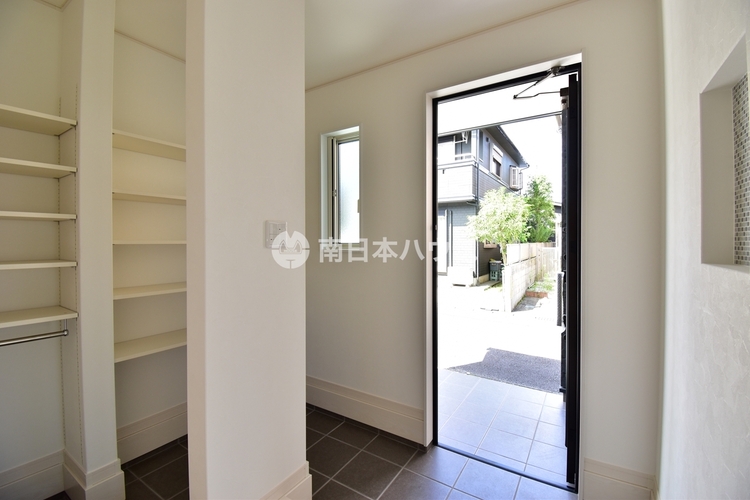 玄関 SICがあるので、ベビーカーなど収納でき、いつも玄関がスッキリして気持ちいいですね！