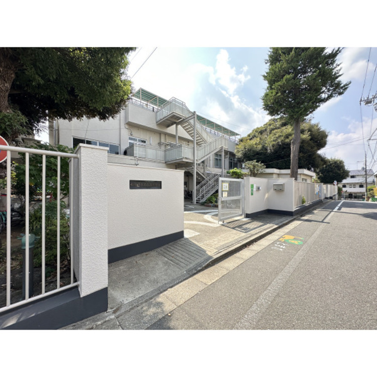 周辺 久我山小学校(約750m)