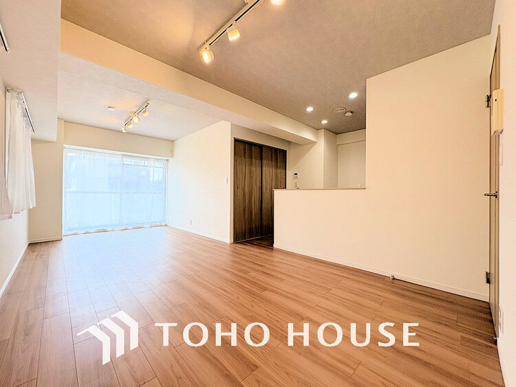 内装 家族みんなが爽やかに過ごせるように、光をたっぷり取り込んだLDK