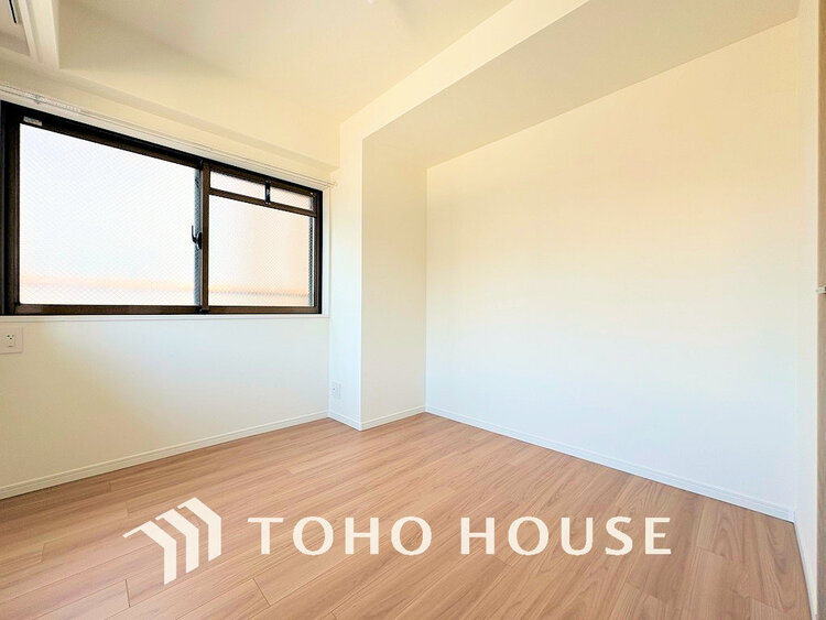 内装 採光もある洋室は、くつろぎのひと時を過ごすのにぴったり