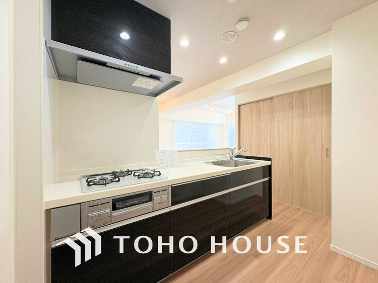 キッチン 落ち着きのあるカラーで統一された清潔感と気品が溢れるキッチン