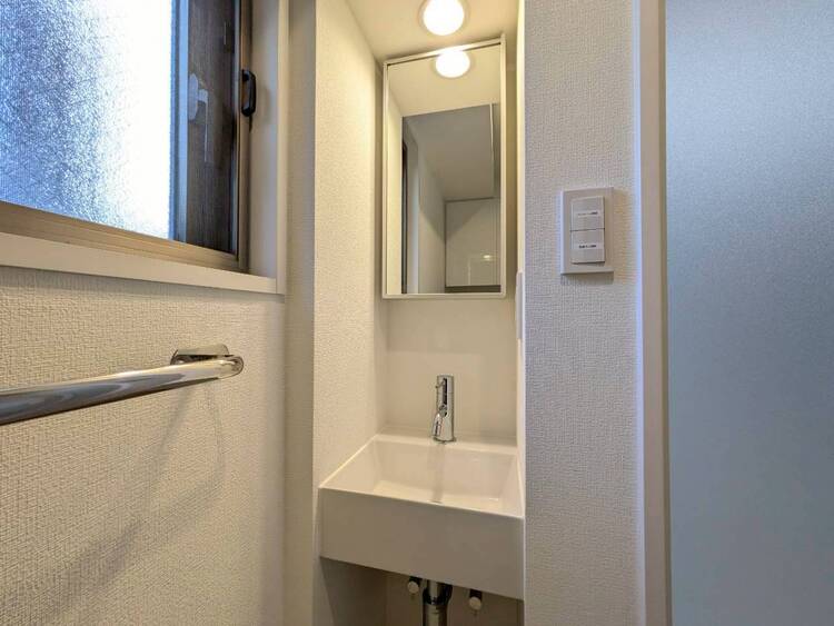 その他 清潔感を感じられる洗面化粧台。