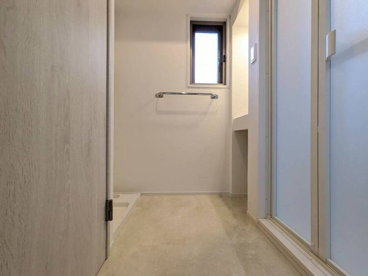 その他 十分な広さの脱衣所。