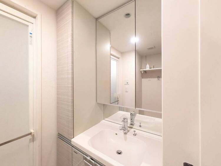 その他 清潔感を感じられる洗面化粧台。