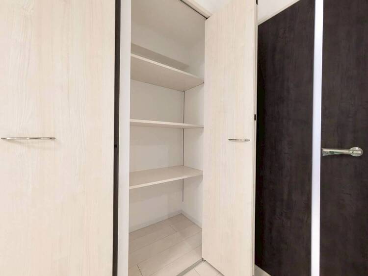 その他 家電やスーツケース、ストック品など何でも片付く嬉しい空間です。