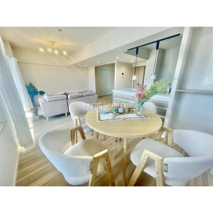 居間 ＬＤＫは家族みんなの快適空間です。お食事したりおしゃべりしたり、家族の絆を育むセントラルスペースです。