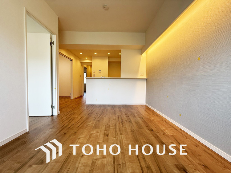 内装 広がりのある住空間、家族が集まるリビング・ダイニング