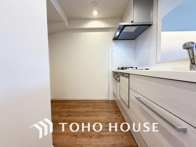 キッチン シンプルな部屋の雰囲気に溶け合うナチュラルキッチン