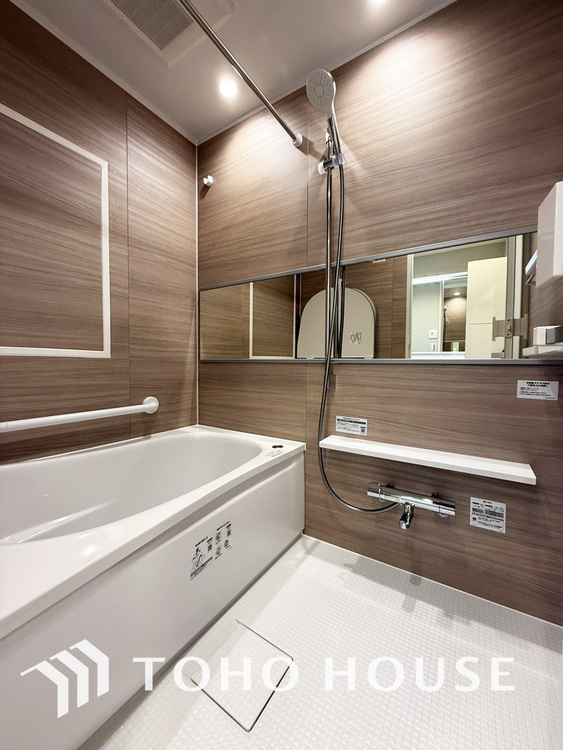 風呂 一日の疲れを癒すバスルームは、心地よいリラックスを叶える清潔感溢れる空間