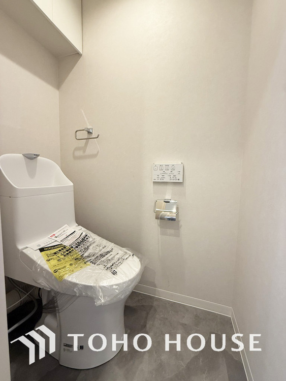 トイレ 清潔な洗浄機能付温水シャワートイレ