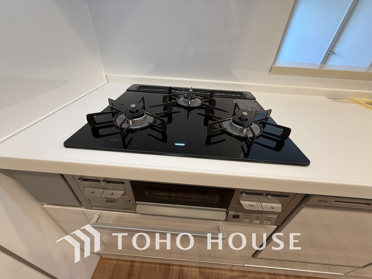 その他 3口ガスコンロで効率よくお料理できますね