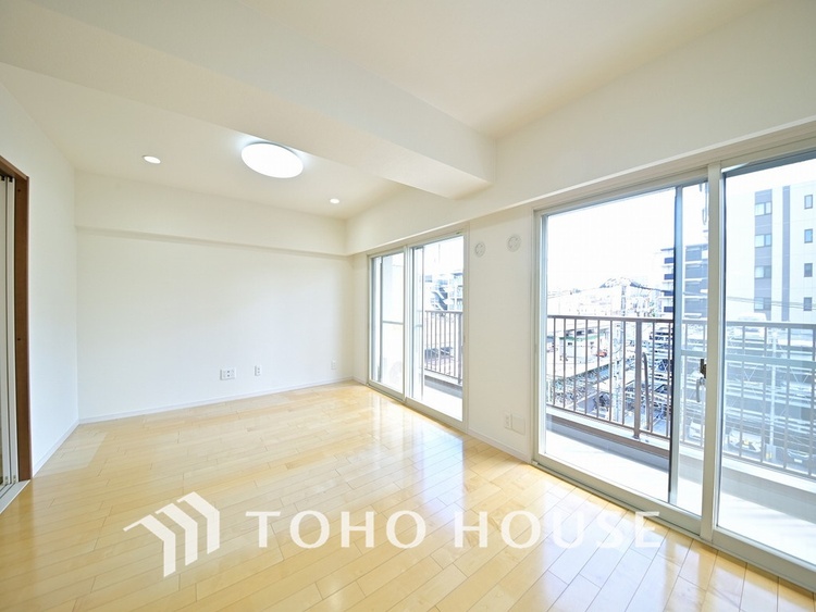 内装 広がりのある住空間、家族が集まるリビング・ダイニング