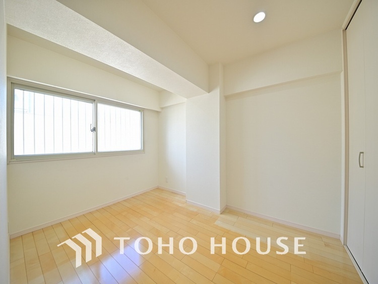 内装 採光もある洋室は、くつろぎのひと時を過ごすのにぴったり