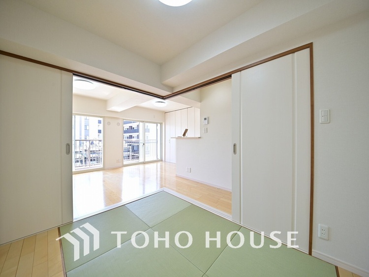 内装 リビング横の和室はお食事後や入浴後のくつろぐ空間に