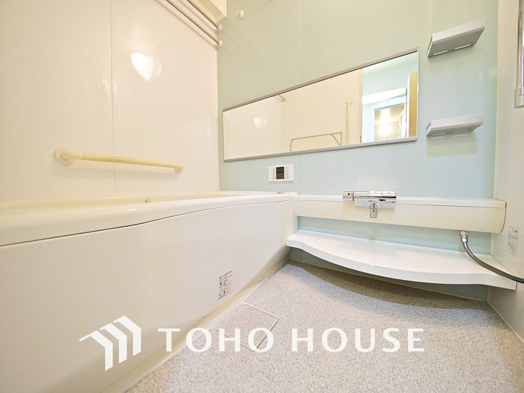 風呂 一日の疲れを癒すバスルームは、心地よいリラックスを叶える清潔感溢れる空間